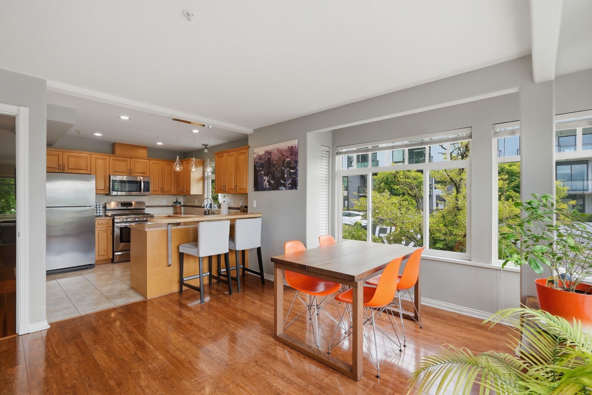 203 6th Street W, North Vancouver, BC, V7M 1K7