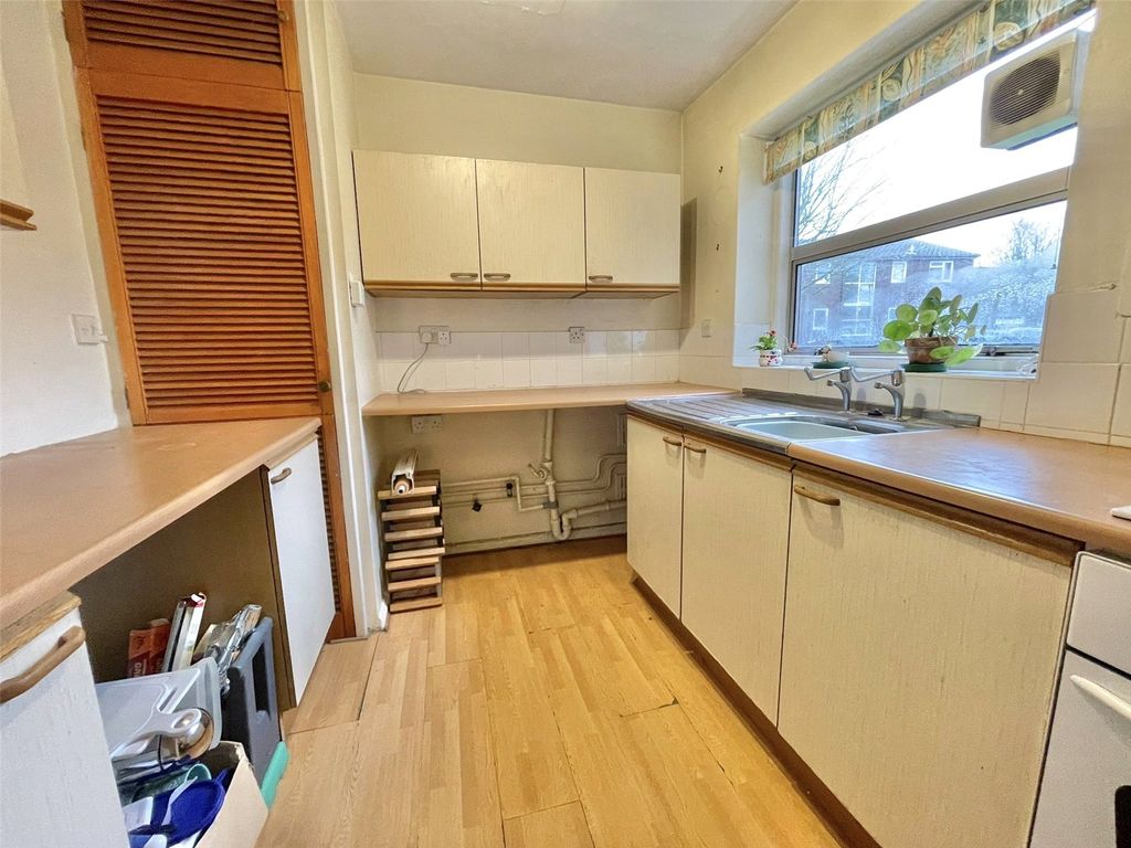 Additional image 4 of 2 bed flat for saleSherland Court, The Dell, Radlett, Hertfordshire WD7