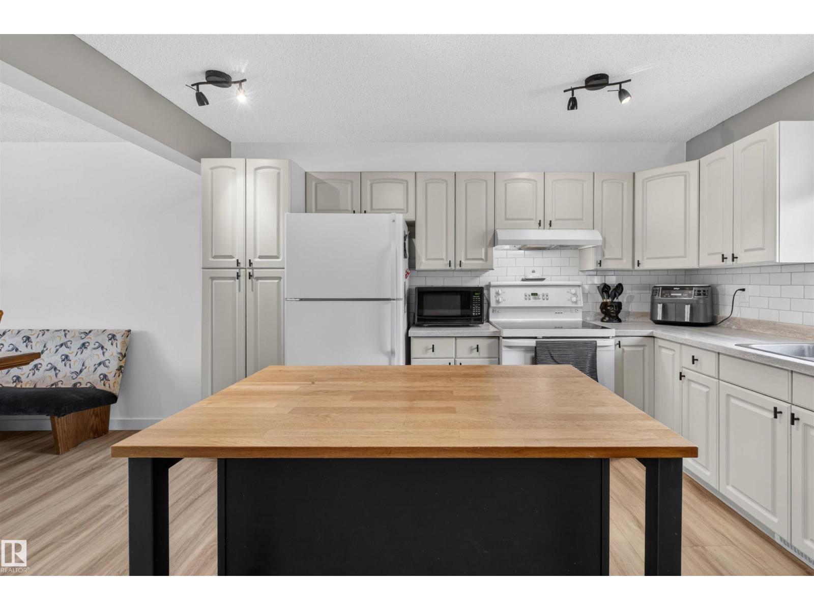 18116 81 Avenue NW, Edmonton, AB, T5T1S4 photo 5