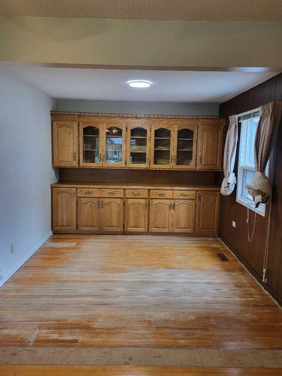 Additional image 3 of 941 16 Street S, Lethbridge, AB, T1J 3C1