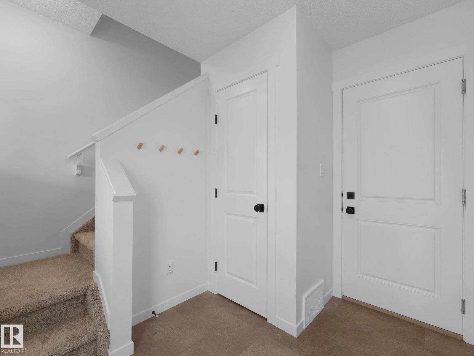 1061 Cy Becker Road NW, Edmonton, AB, T5Y4B7 photo 4