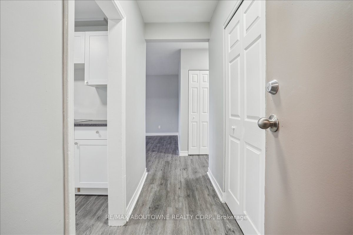 Additional image 3 of 2-2354 Queensway Drive, Burlington, ON, L7R 3T3