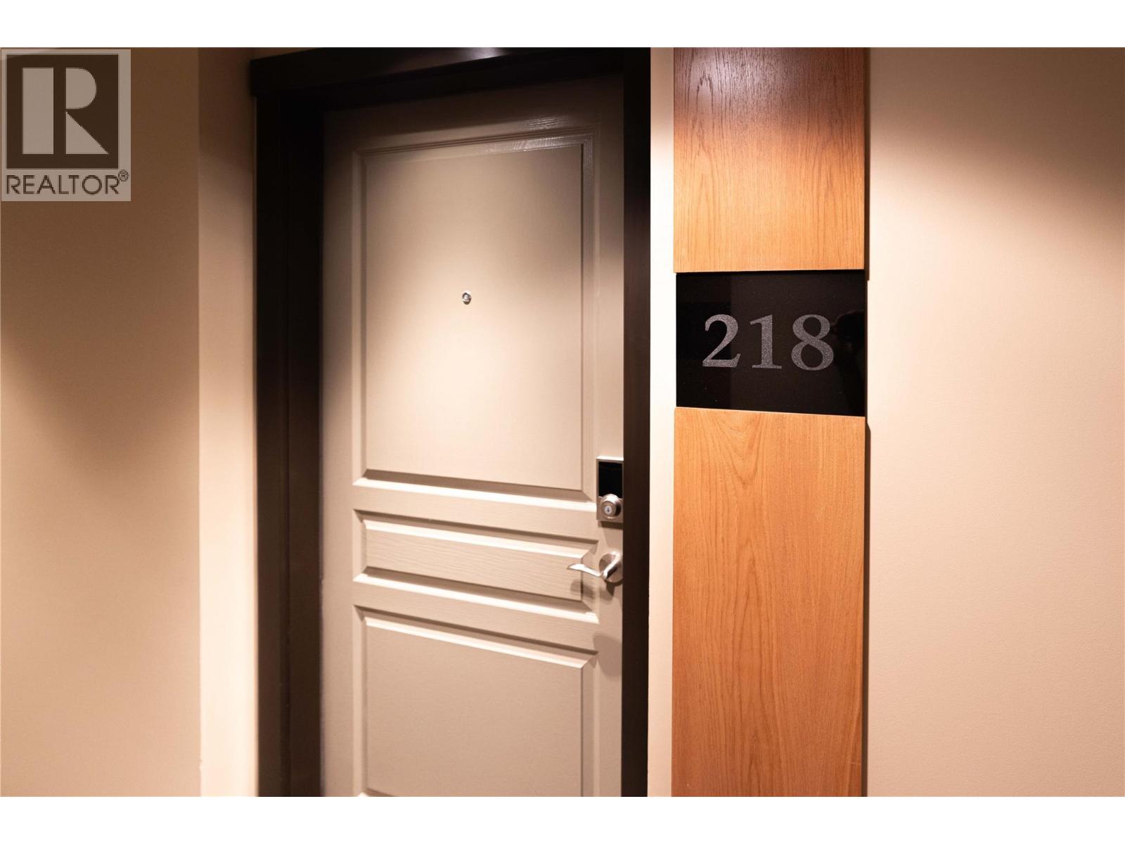 218-1089 Sunset Drive, Kelowna, BC, V1Y9Z3 photo 2