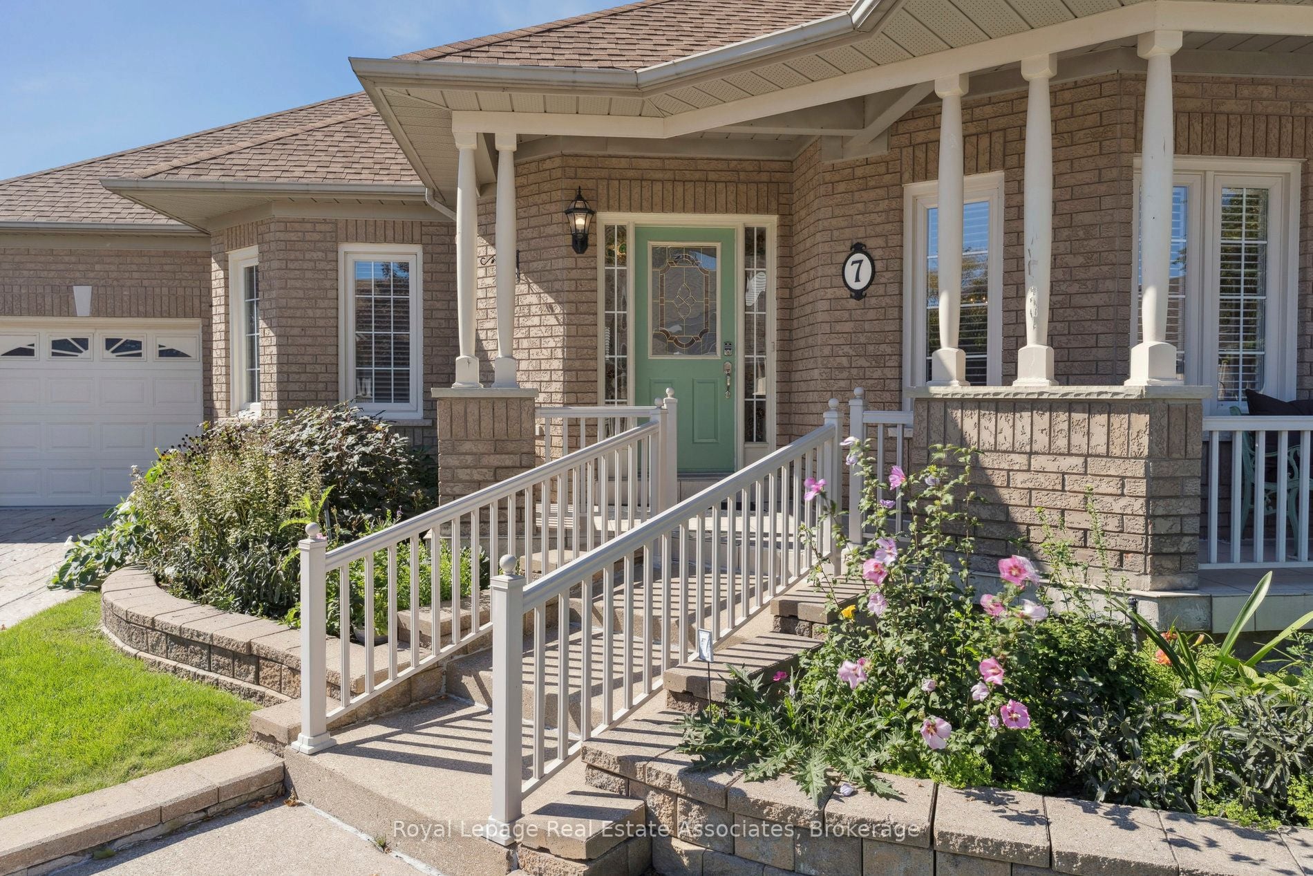 7 Powder Mill Court, Brampton, ON, L6R 1W5