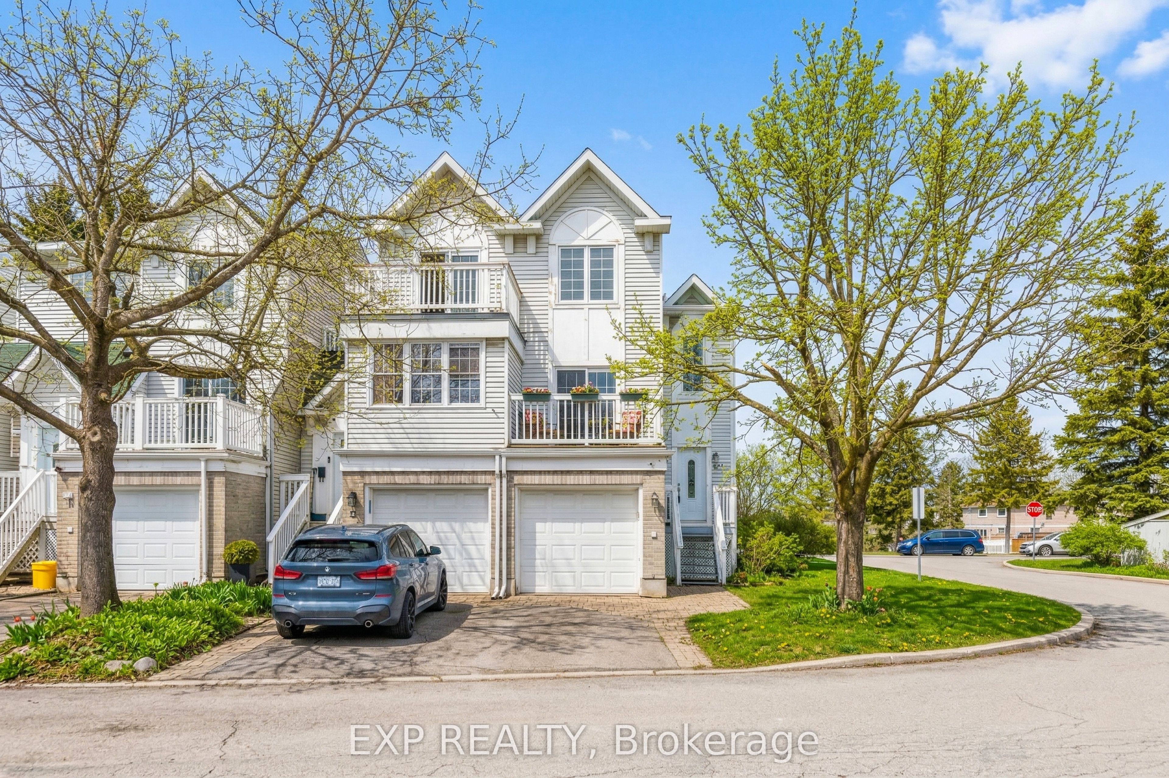 10 Castlegreen Private, Ottawa, ON, K1T 3N2
