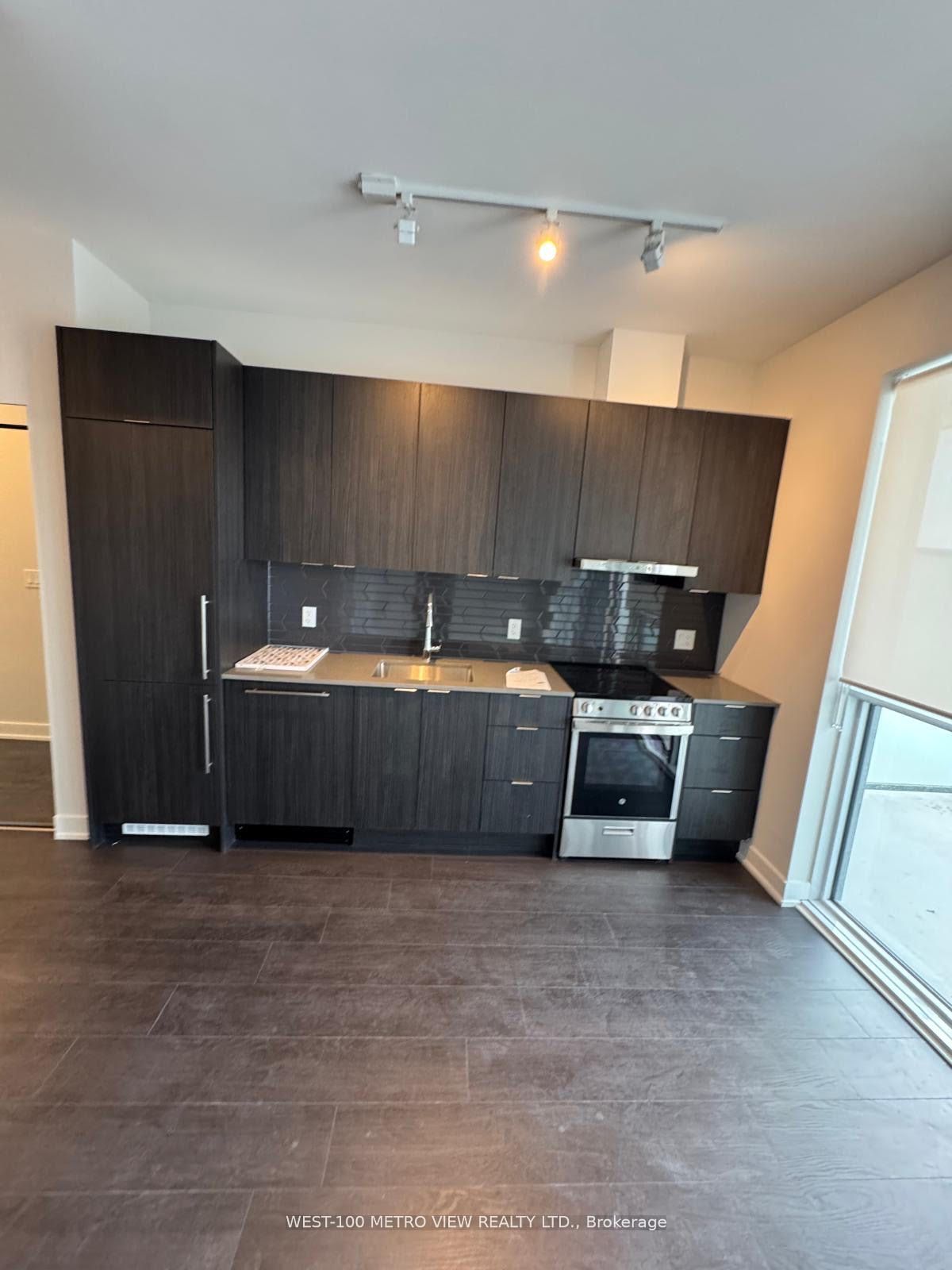 Additional image 3 of 2504-430 Square One Drive, Mississauga, ON, L5B 0L6