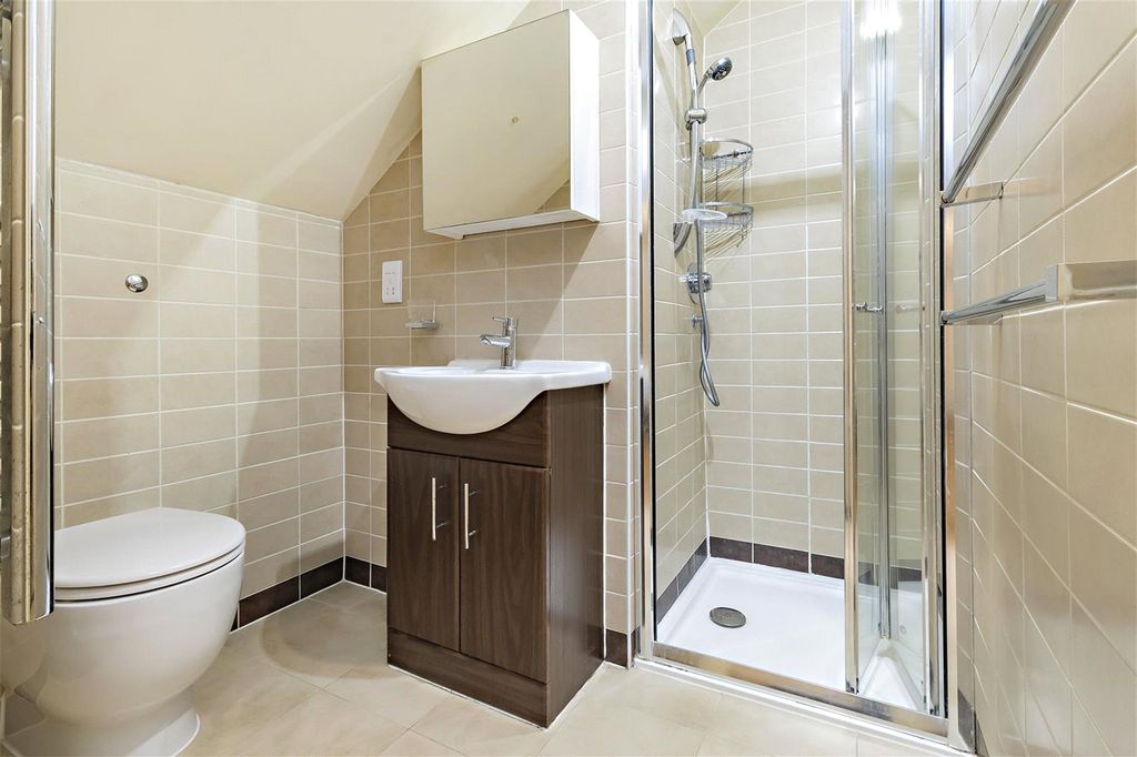 Additional image 7 of 2 bed flat for saleBrook Court, Watling Street, Radlett, Hertfordshire WD7