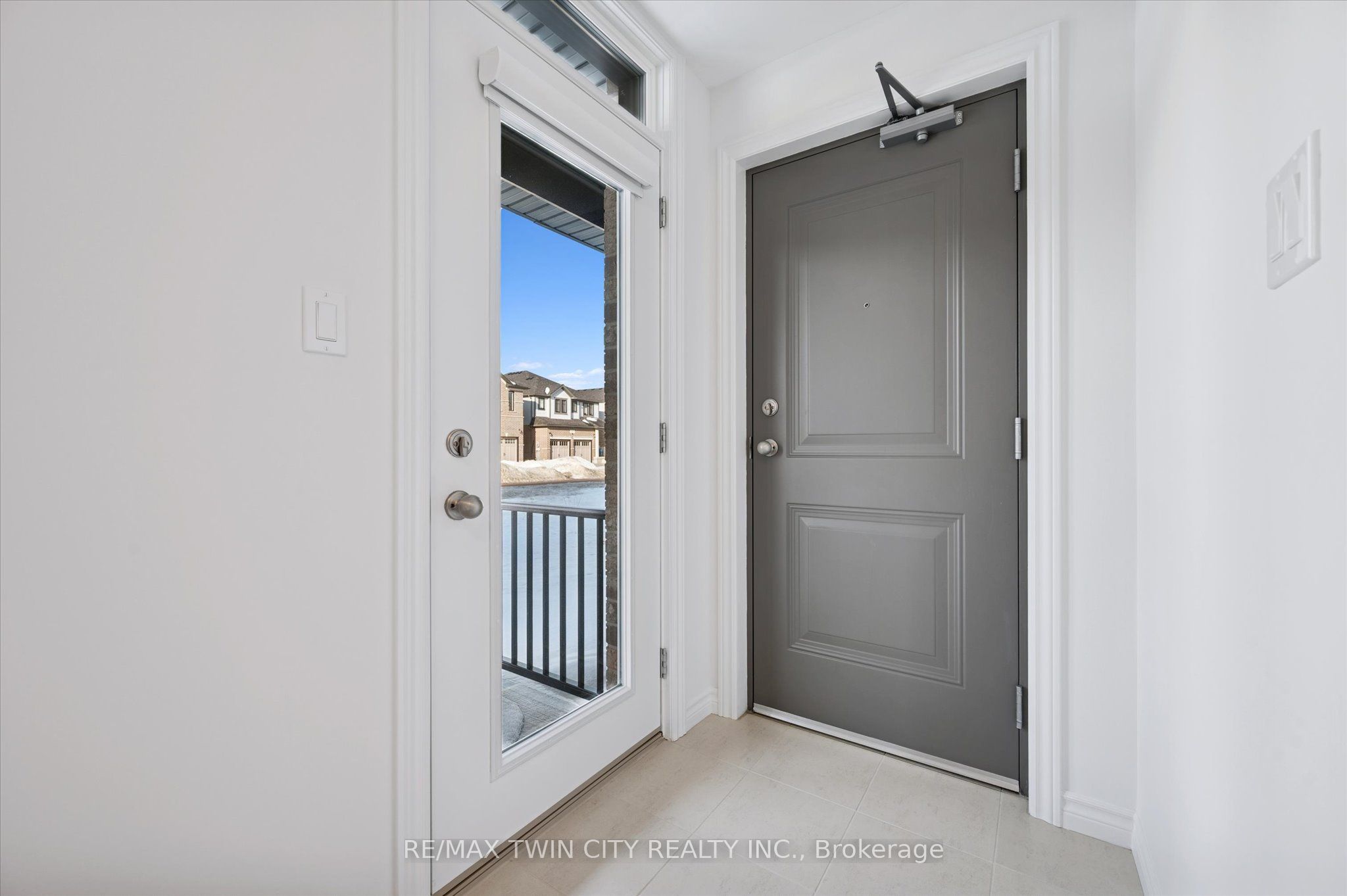 51 Lomond Lane, Kitchener, ON, N2R 0T6 photo 2