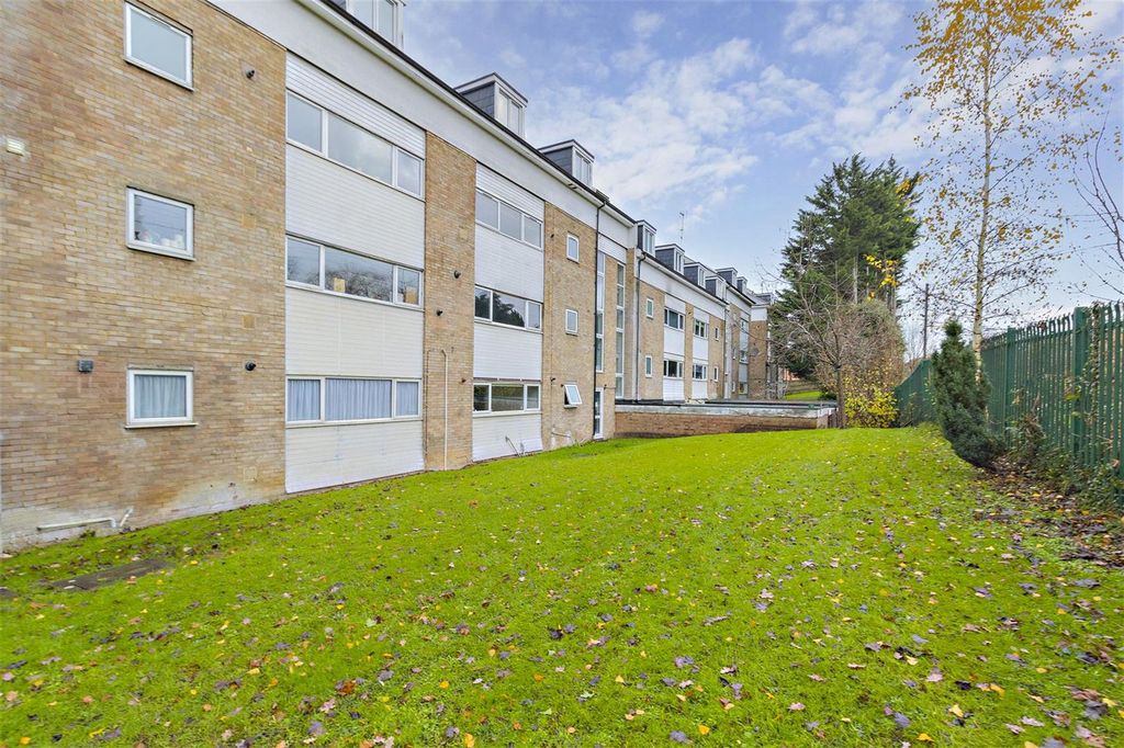 Additional image 10 of 2 bed flat for saleBrook Court, Watling Street, Radlett, Hertfordshire WD7