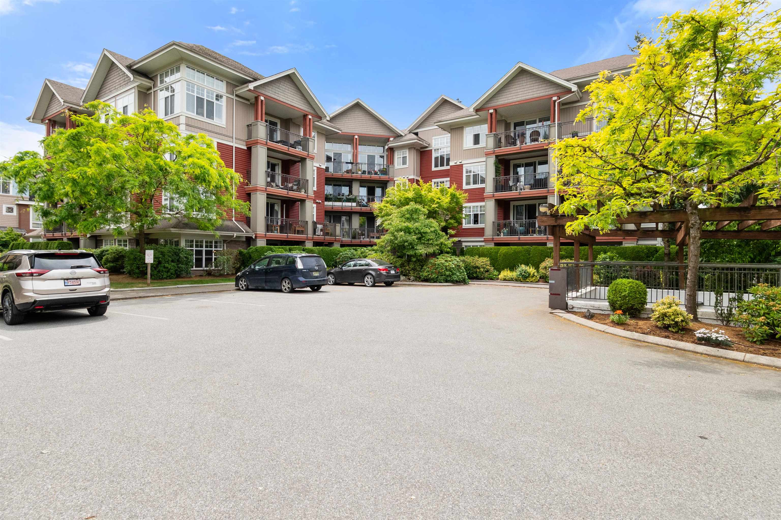 302A-45595 Tamihi Way, Chilliwack, BC, V2R 0G3 photo 3