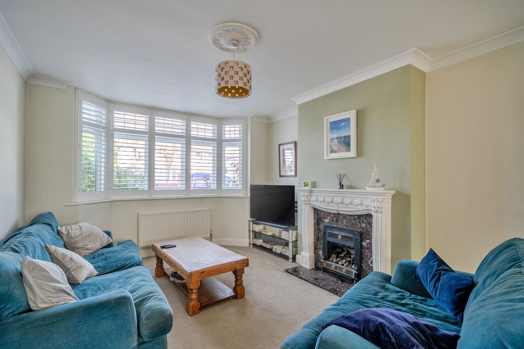 Additional image 9 of 4 bed semi-detached house for saleEverard Avenue, Hayes, Kent BR2