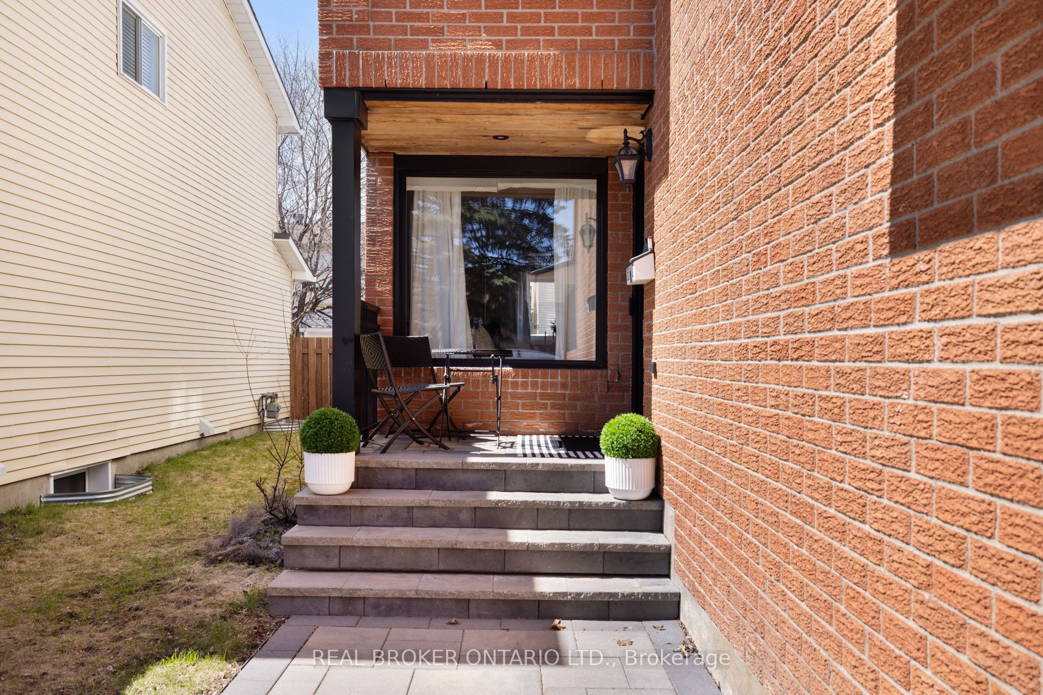 Additional image 2 of 2058 Wildflower Drive, Ottawa, ON, K1E 3R3
