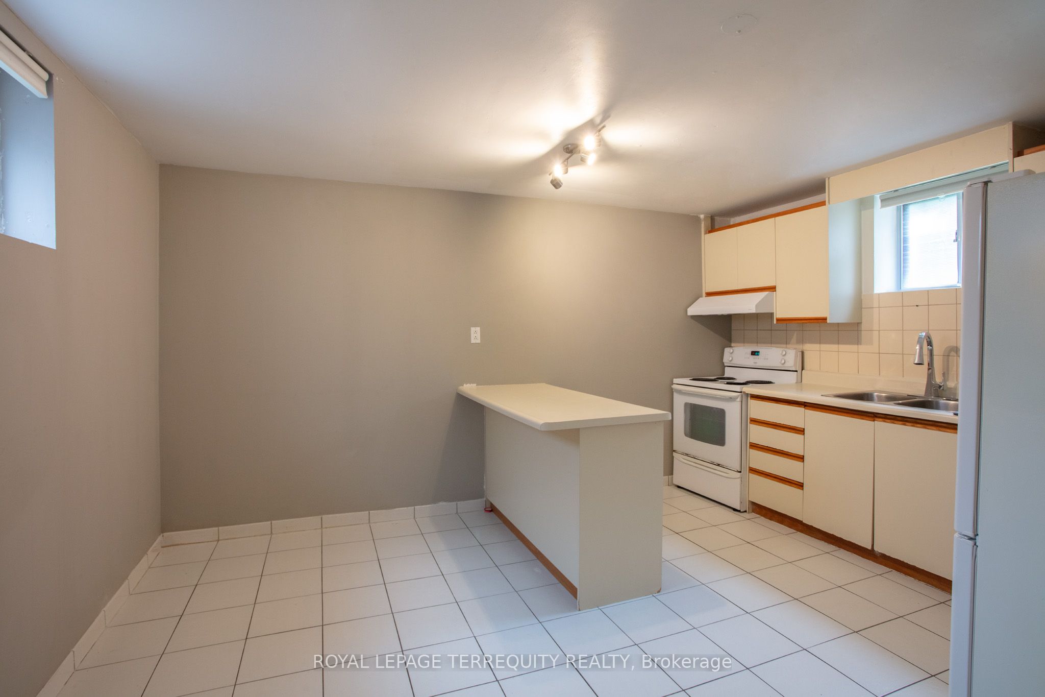 Additional image 2 of Basement-10 Northcliffe Boulevard, Toronto, ON, M6H 3H1