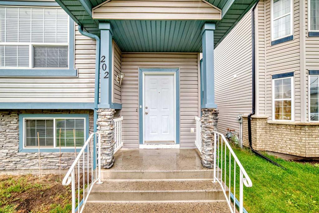 202 Saddlemead Green NE, Calgary, AB, T3J 4M7 photo 4