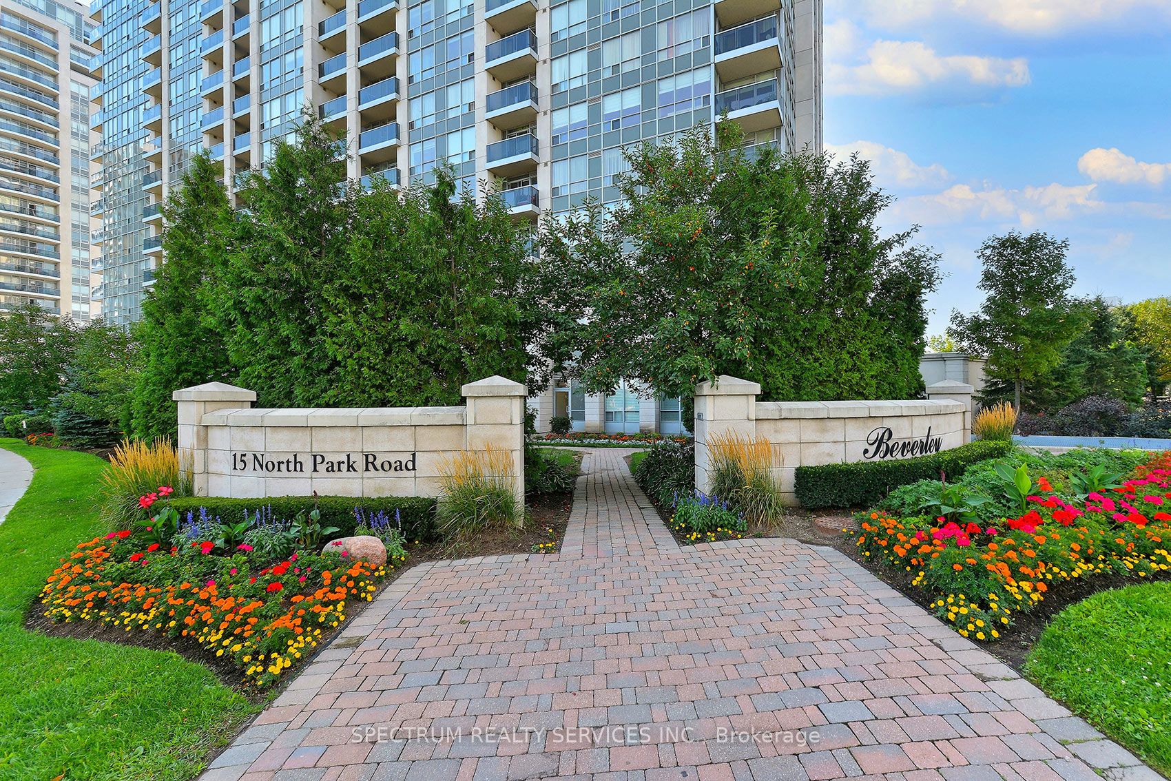 904-15 North Park Road, Vaughan, ON, L4J 0A1