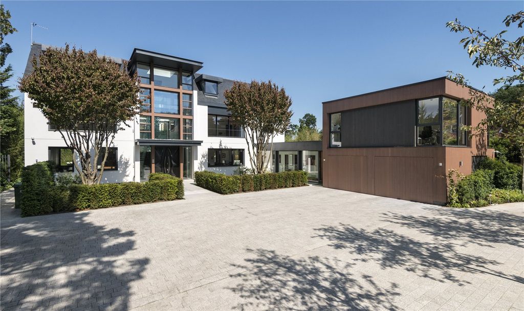 Additional image 2 of 7 bed detached house for saleThe Warren, Radlett, Hertfordshire WD7