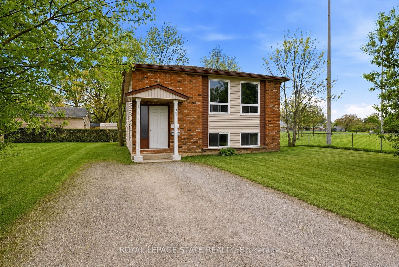 Main-21 Kirk Street, St. Catharines, ON, L2S 1B9