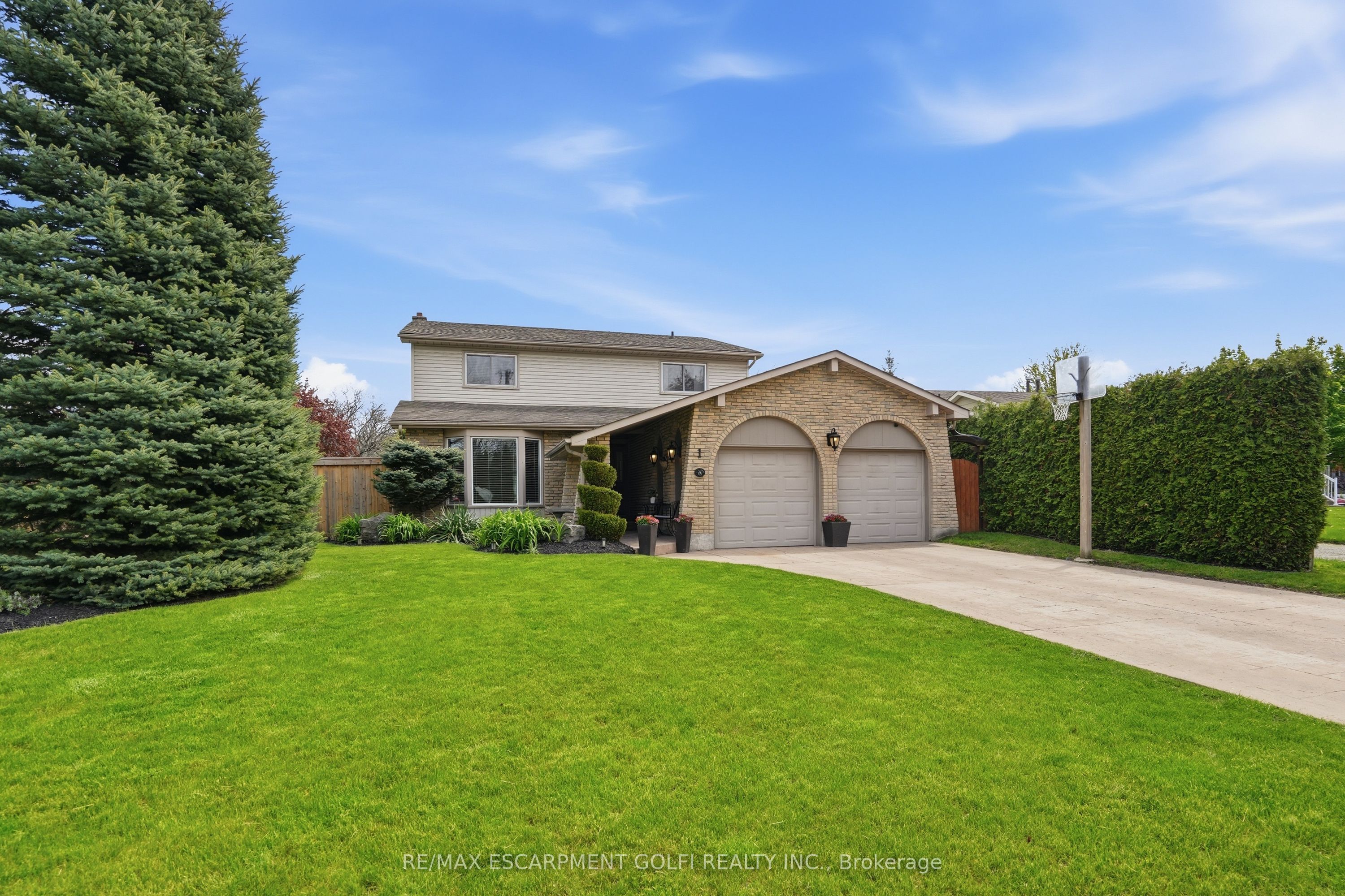 1 Oakmeadow Place, St. Catharines, ON, L2N 5X6
