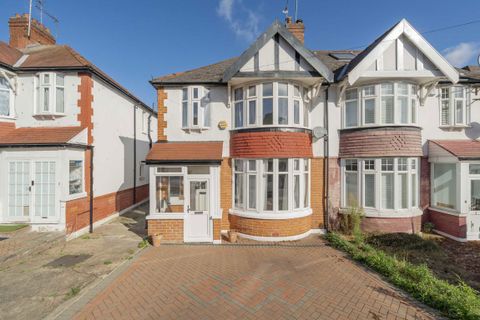 Hollickwood Avenue, North Finchley N12
