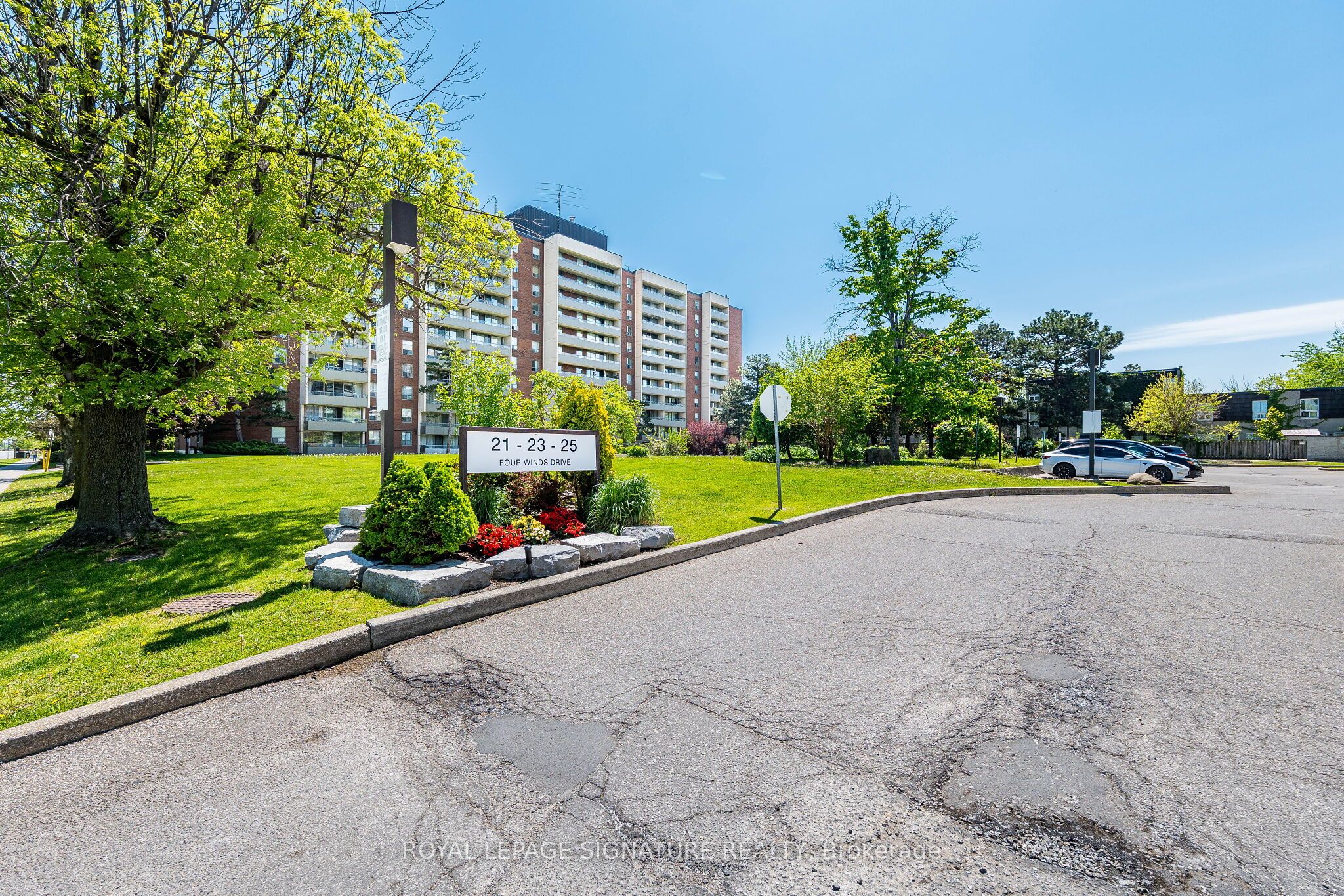 405-25 Four Winds Drive, Toronto, ON, M3J 1K8