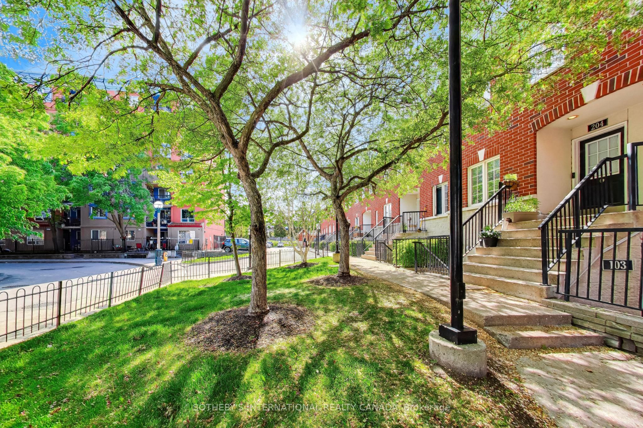 103-262 St Helens Avenue, Toronto, ON, M6H 4A4 photo 2