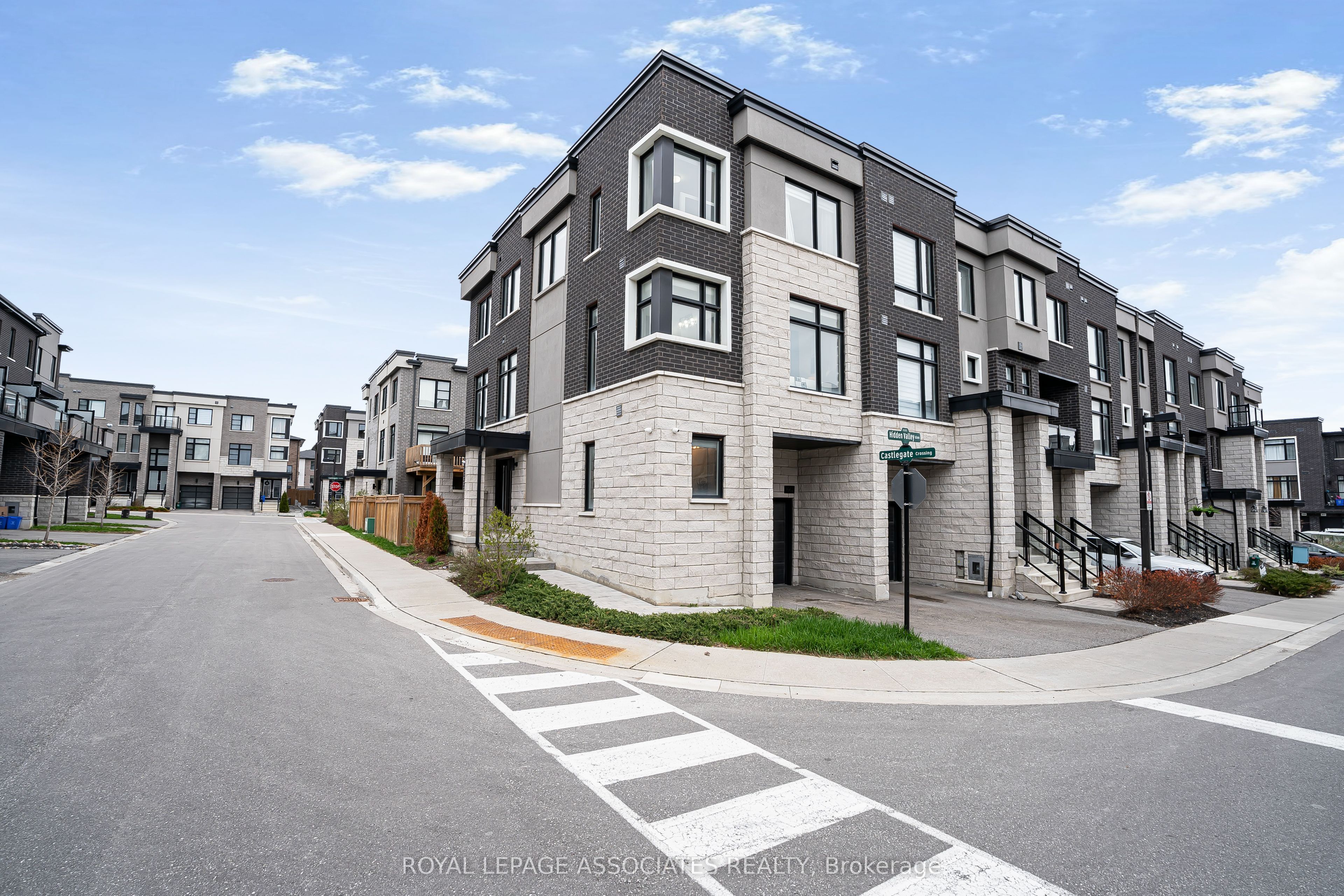 1662 Hidden Valley Glen, Pickering, ON, L1X 0H7
