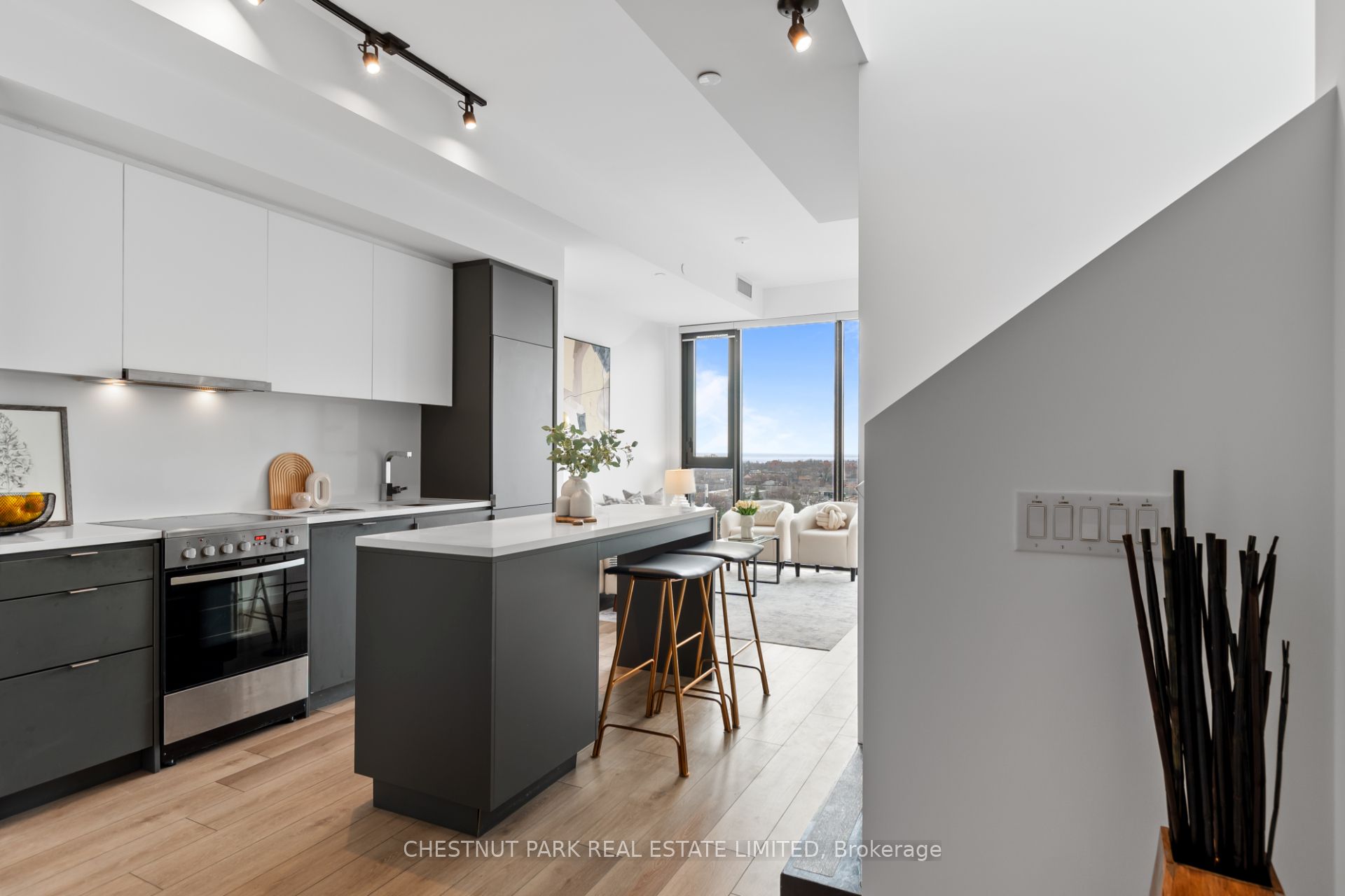 813-7 Smith Crescent, Toronto, ON, M8Z 0G3 photo 5