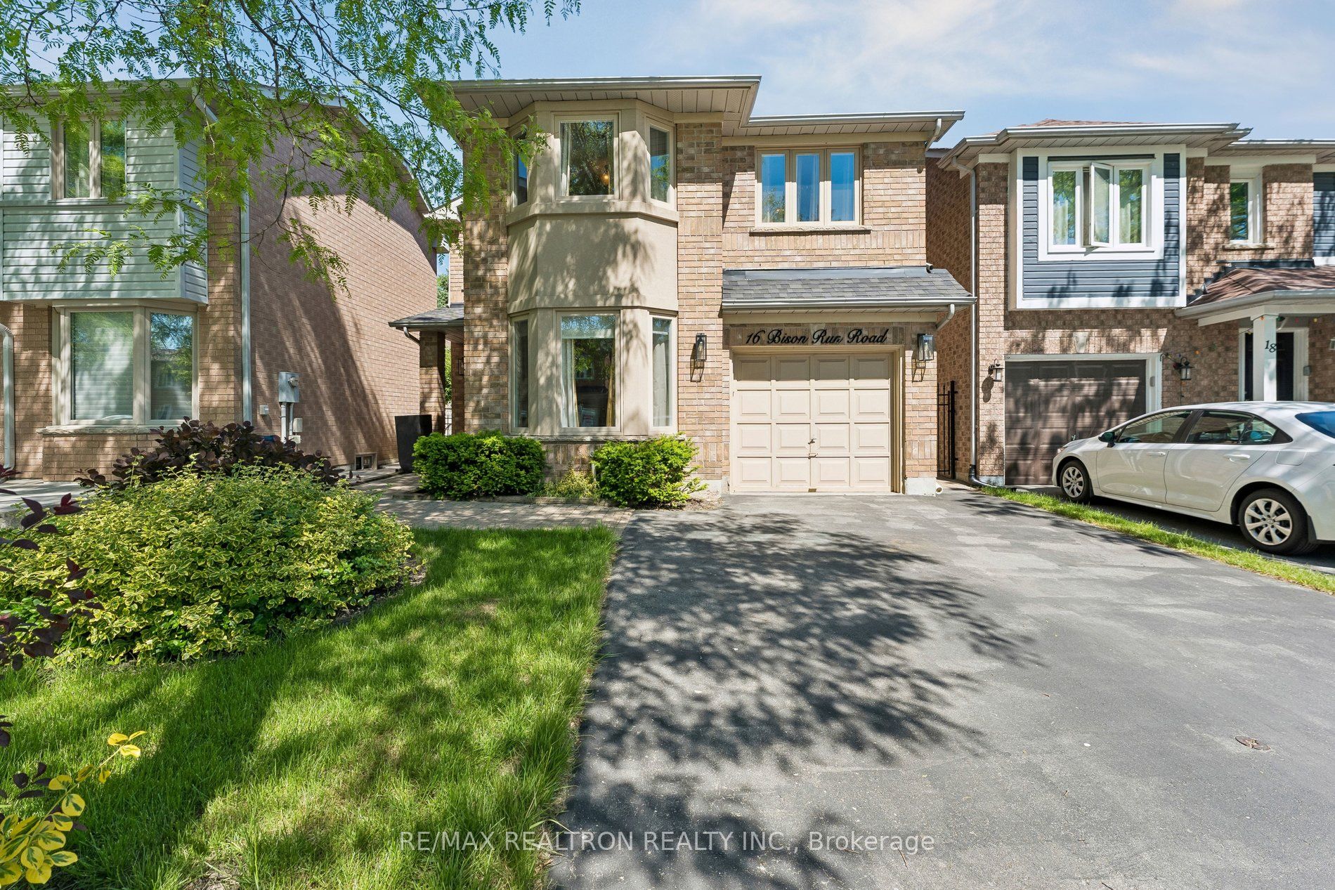 16 Bison Run Road, Brampton, ON, L6R 1S2