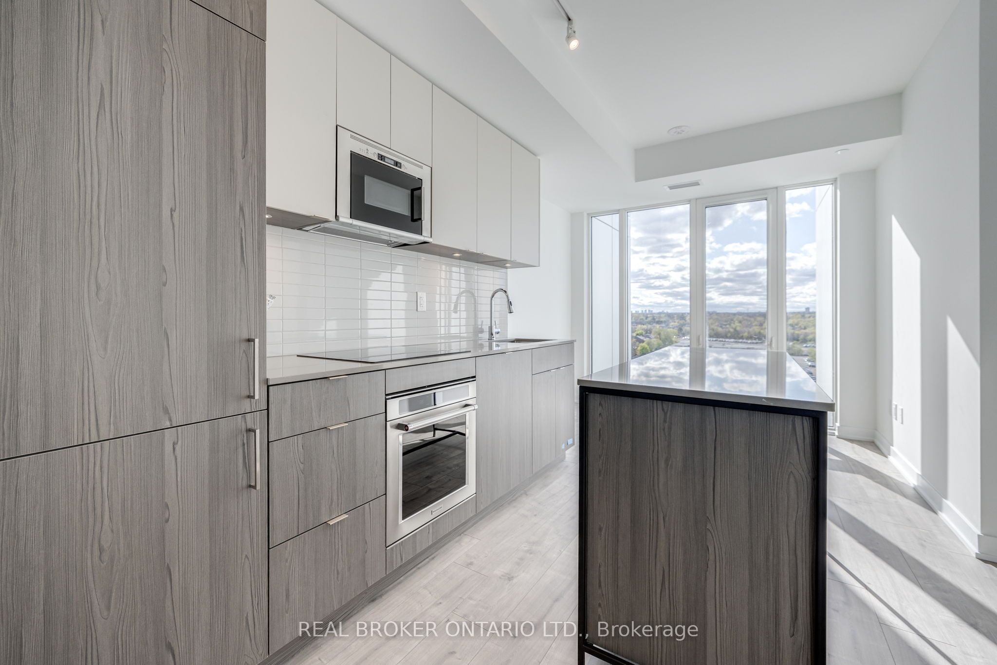 Additional image 3 of 1117-220 Missinnihe Way, Mississauga, ON, L5H 0A9