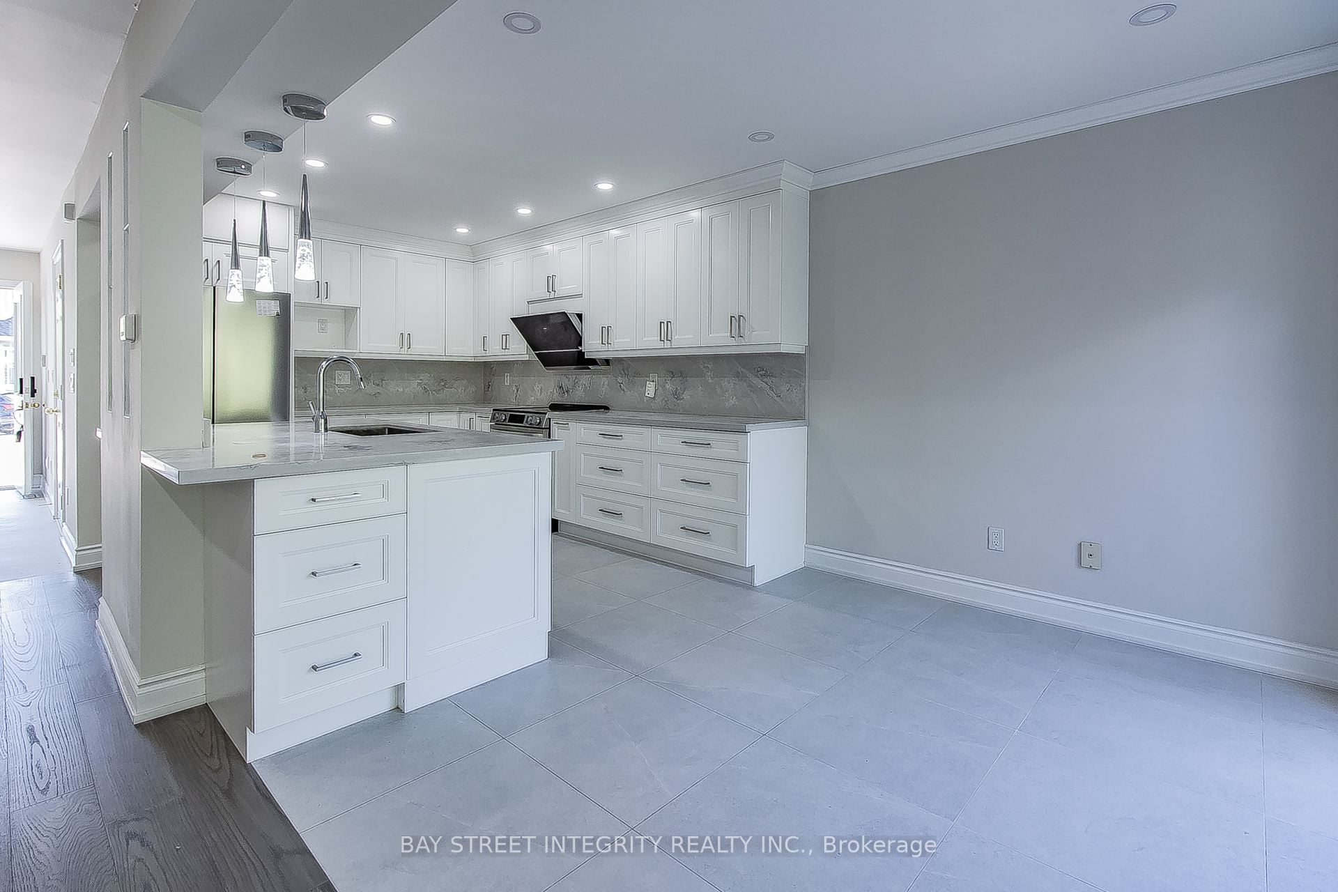 110 Holly Drive, Richmond Hill, ON, L4S 2R6 photo 4