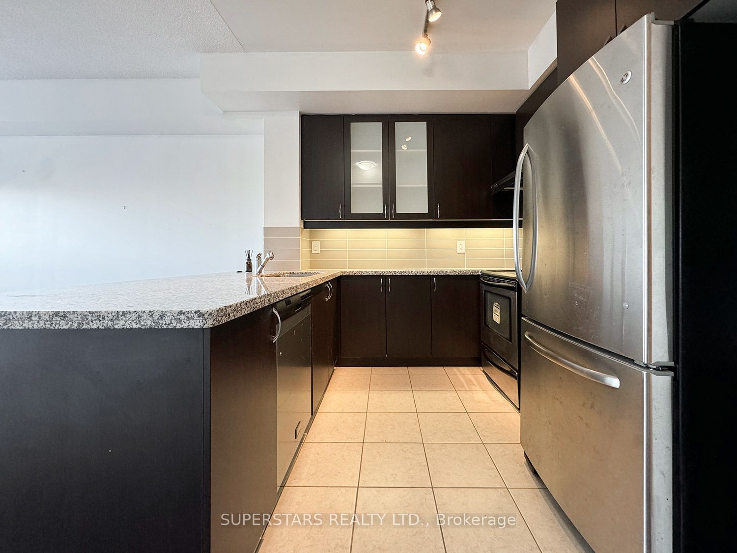Additional image 3 of 402A-1 Upper Duke Crescent, Markham, ON, L6G 0B6
