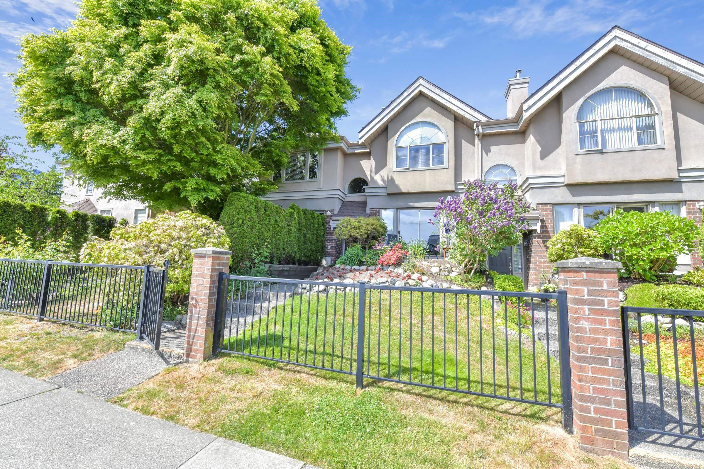 15415 Russell Avenue, White Rock, BC, V4B 2R5