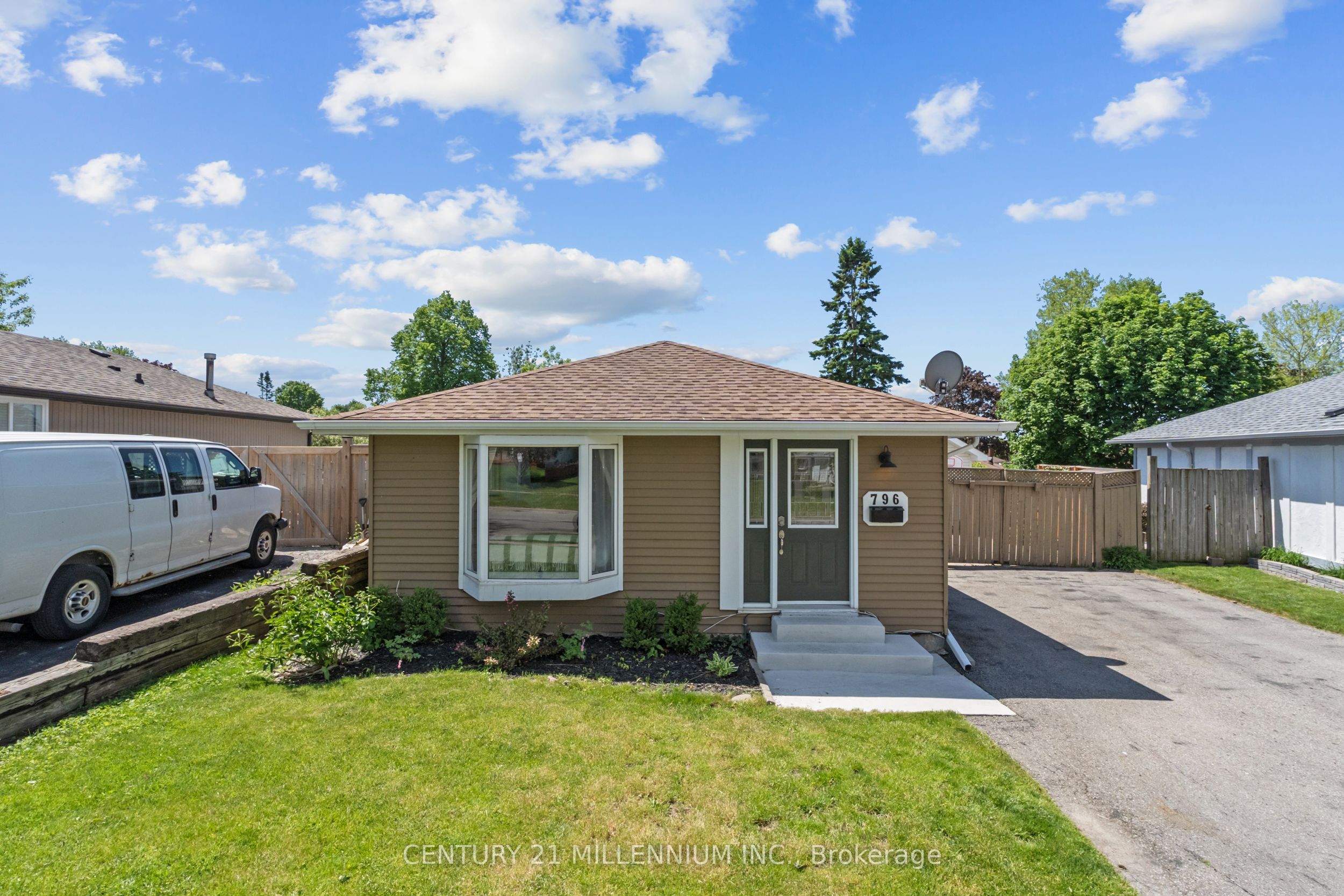 796 Grandview Drive, Oshawa, ON, L1H 7W7 photo 2