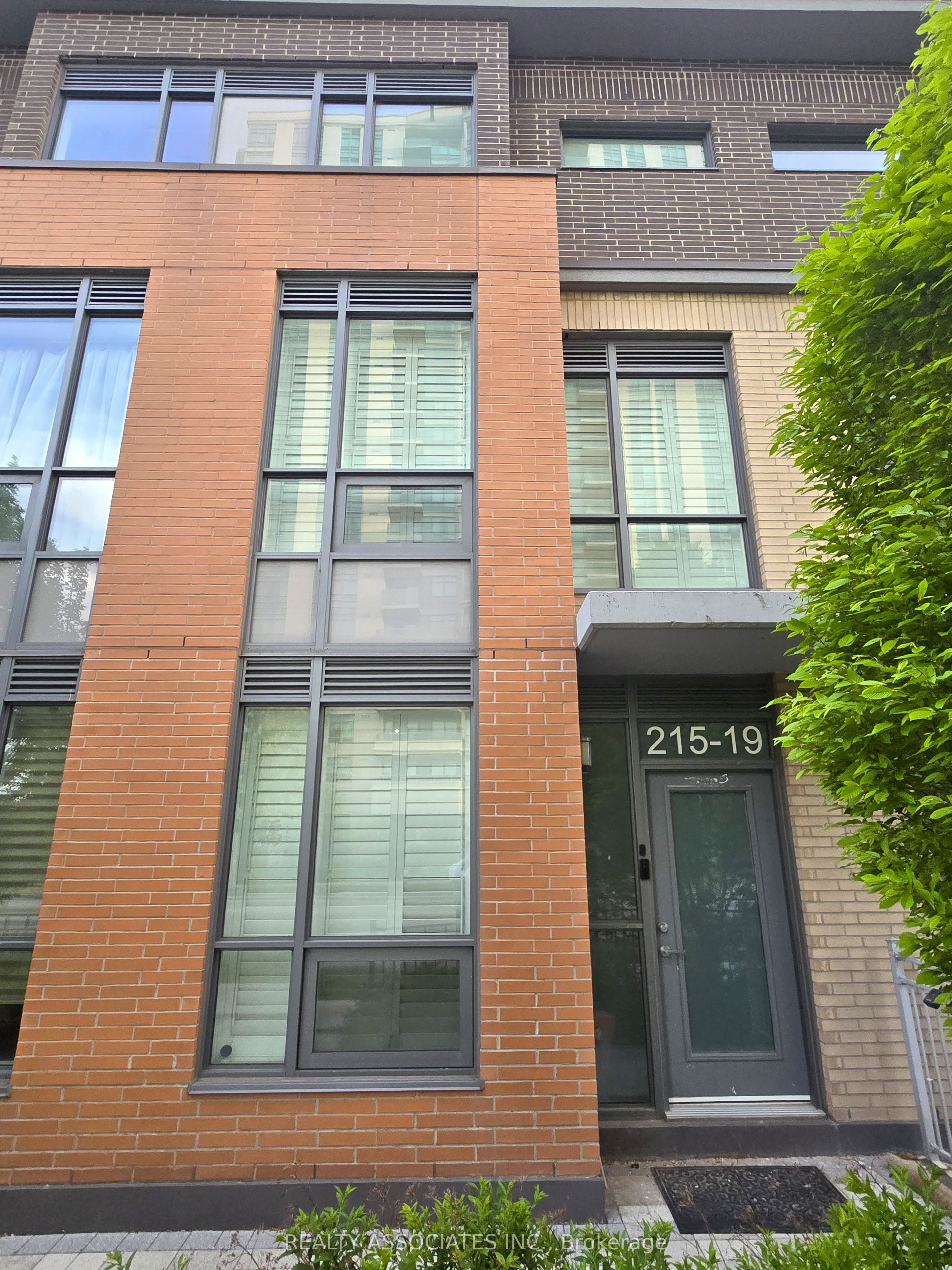 Th19-215 Bonis Avenue, Toronto, ON, M1T 3W6 photo 2