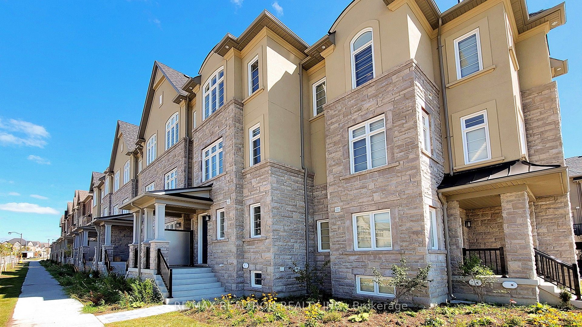 69 New Yorkton Avenue, Markham, ON, L6C 0Y5