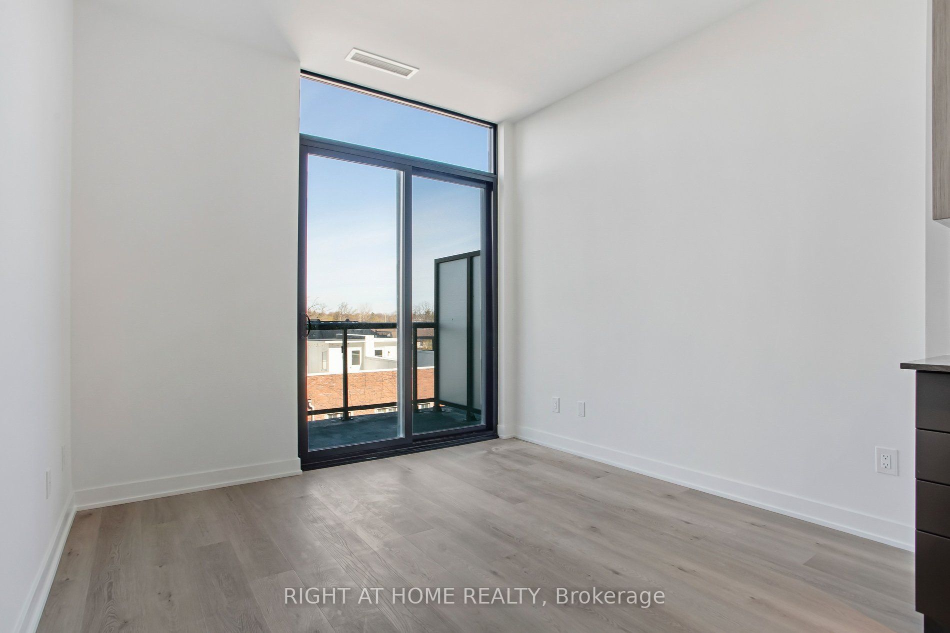 402-2075 Lakeshore Road, Burlington, ON, L7R 1E2 photo 4