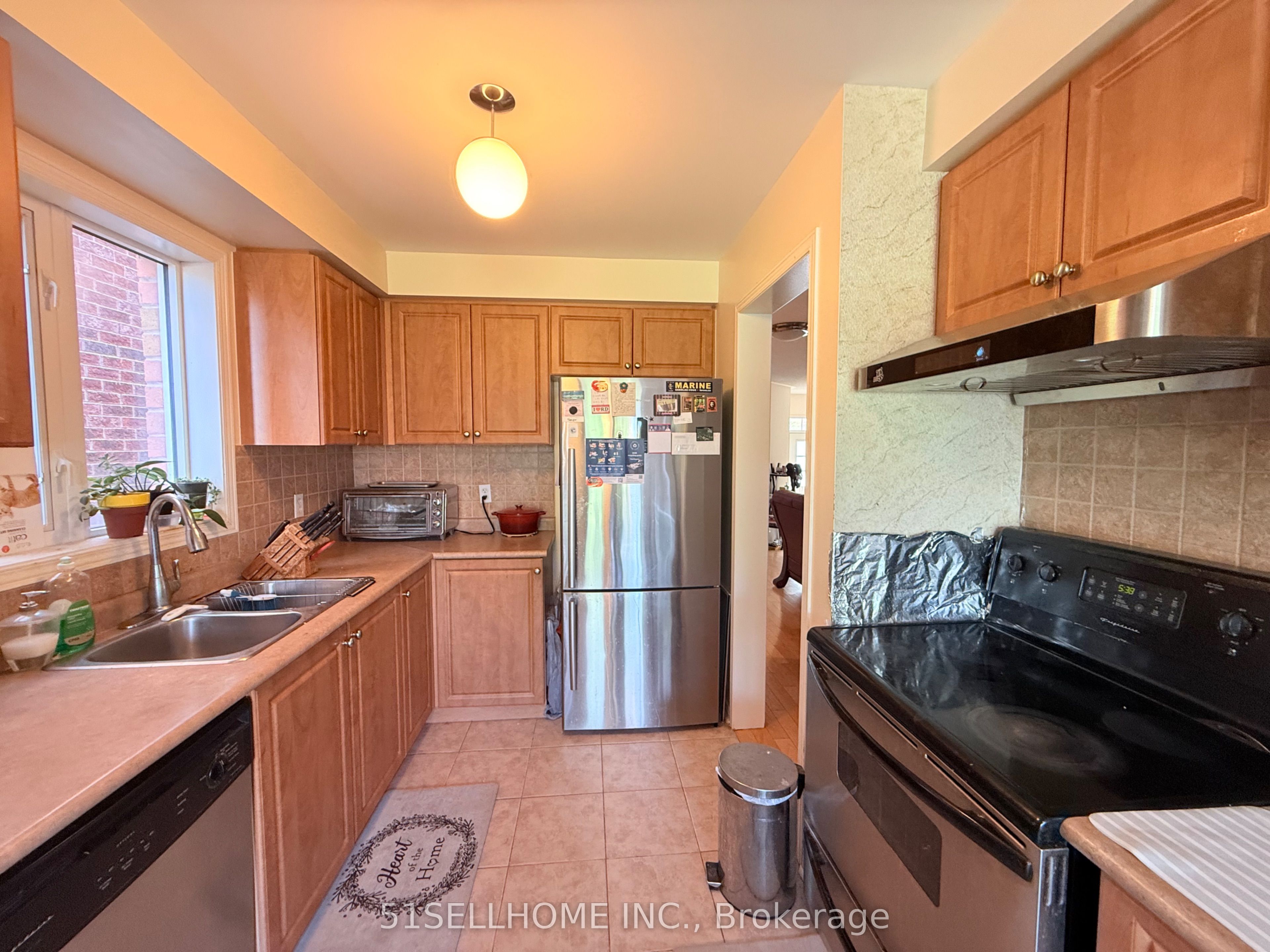 Additional image 2 of 5053 Dubonet Drive, Mississauga, ON, L5M 7X7