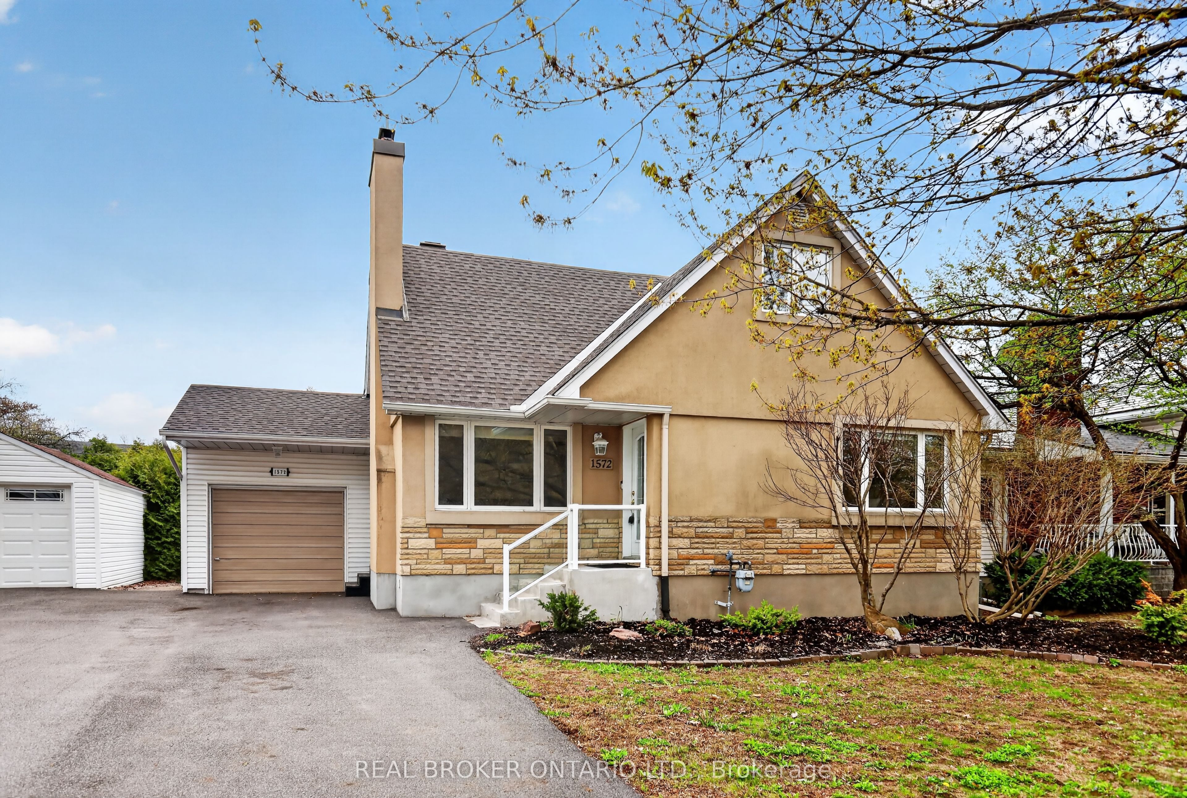 1572 Dorion Avenue, Ottawa, ON, K1G 0J6