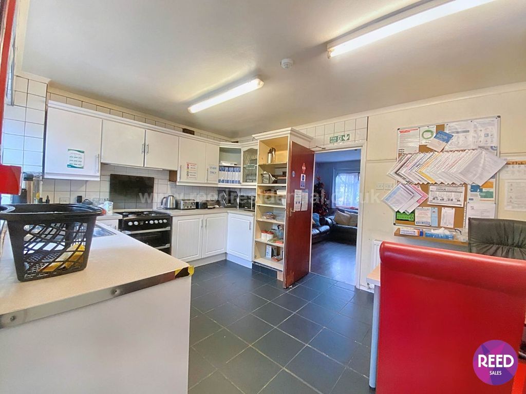 Additional image 11 of 10 bed detached house for saleDorset Gardens, Rochford SS4