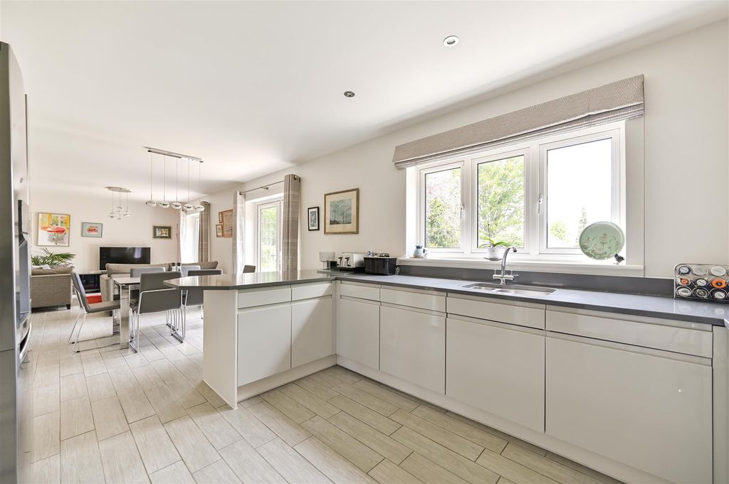 Additional image 5 of 5 bed detached house for saleWellswood Gardens, Reading RG1