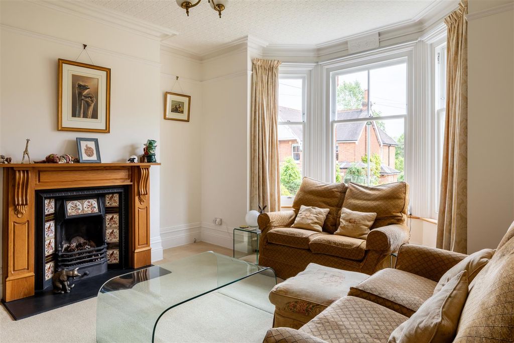 Additional image 9 of 4 bed detached house for saleDevon Crescent, Redhill RH1