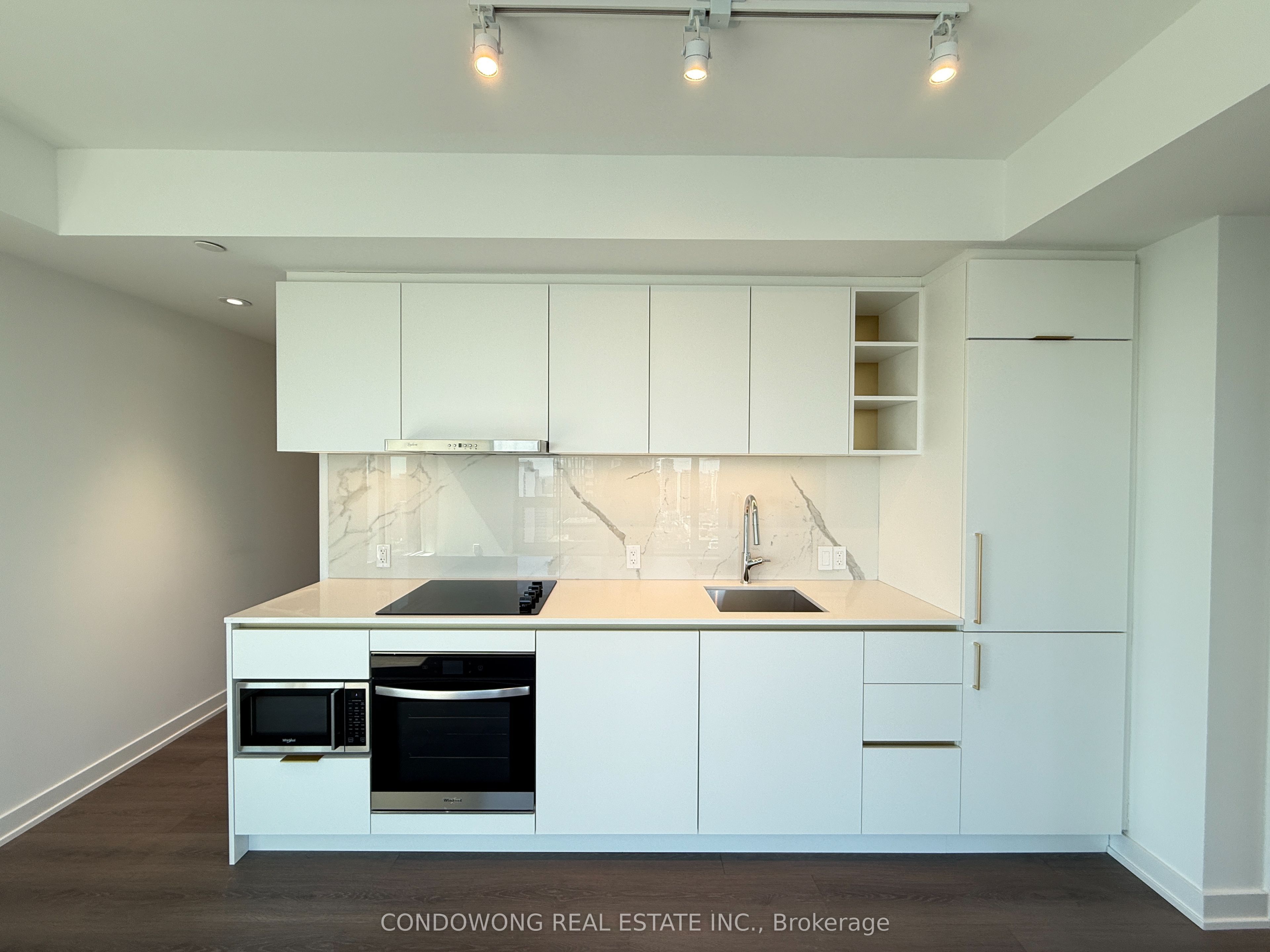 3309-8 Wellesley Street W, Toronto, ON, M4Y 0J5 photo 2