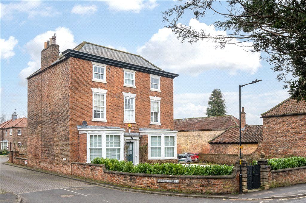 2 bed flat for salePark Street, Ripon, North Yorkshire HG4
