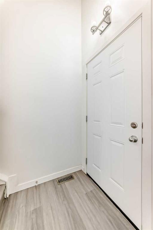 92A Queen Isabella Close SE, Calgary, AB, T2J3R1 photo 4