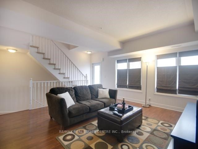 208-5 Richgrove Drive E, Toronto, ON, M9R 0A3 photo 3