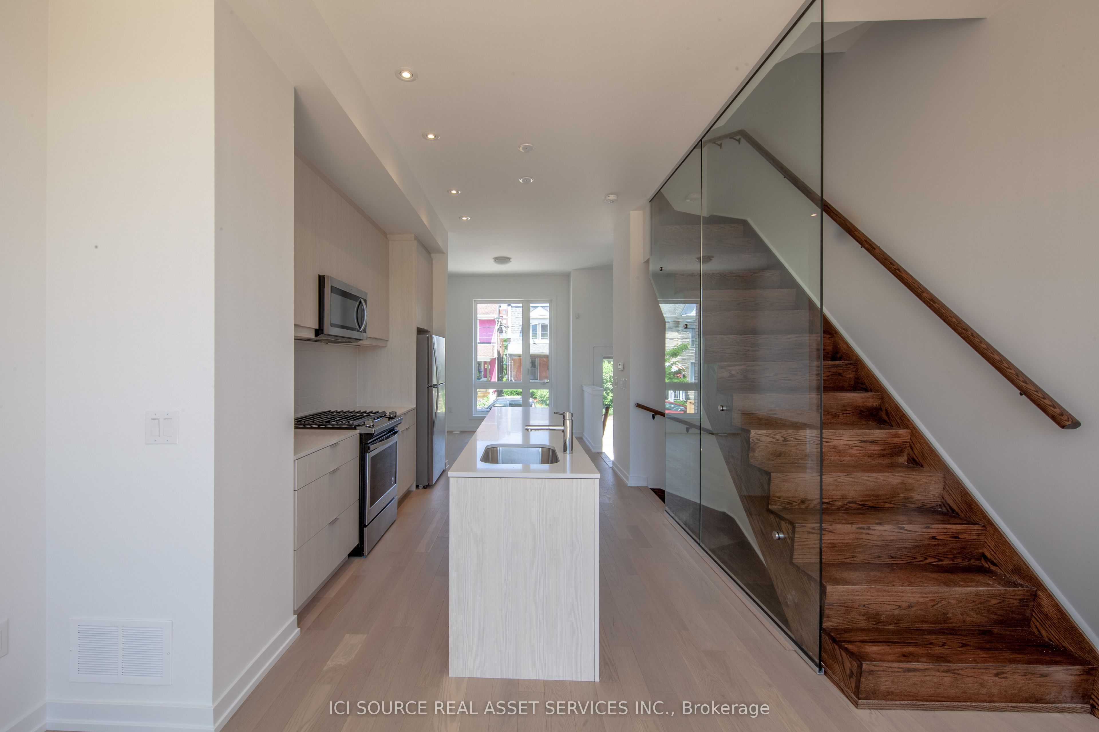 66B Perth Avenue, Toronto, ON, M6R 0A8 photo 2