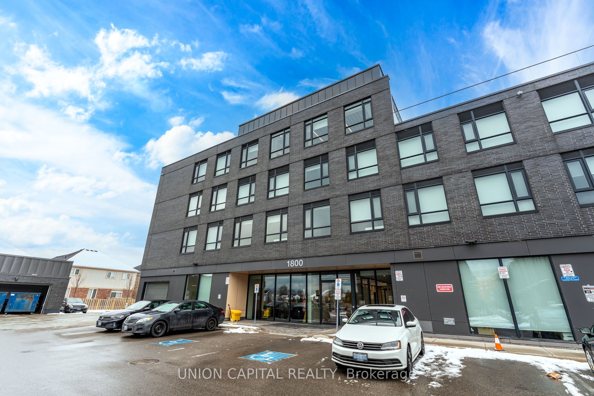 201-1800 Simcoe Street, Oshawa, ON, L1G 0C2