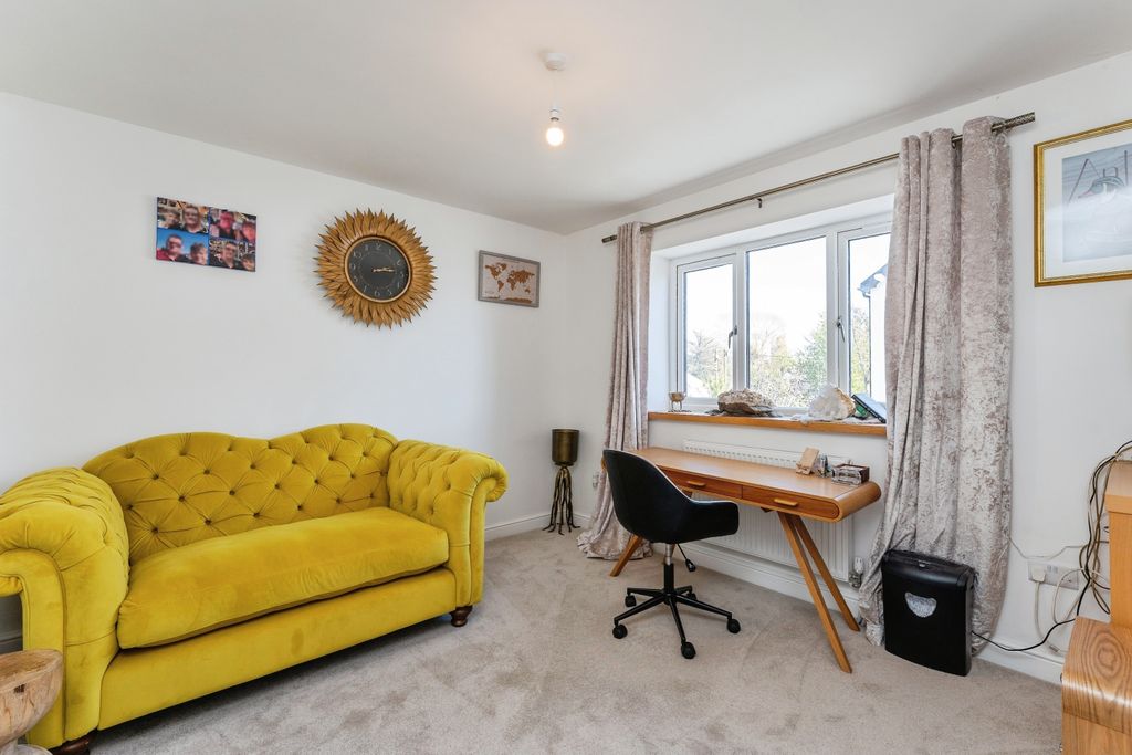 Additional image 8 of 4 bed semi-detached house for salePendyffryn Road, Rhyl LL18