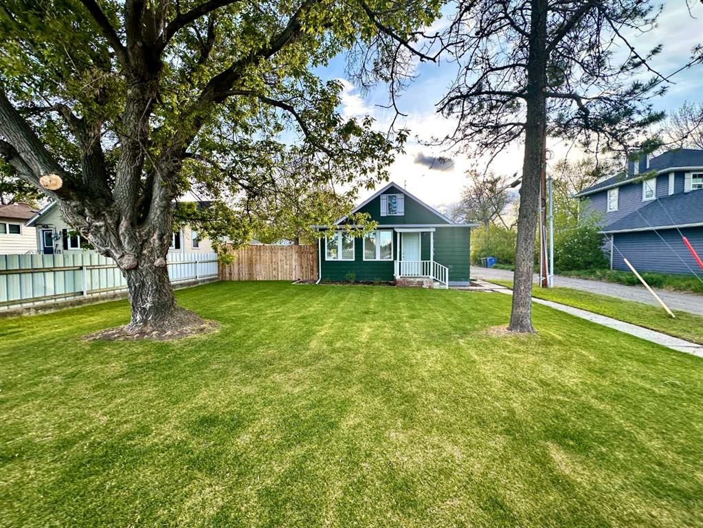 2108 15 , Coaldale, AB, T1M 1E4