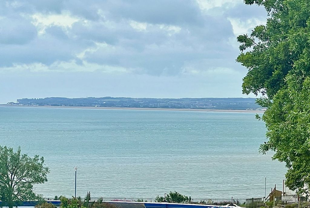 2 bed flat for salePegwell Road, Ramsgate CT11 photo 2